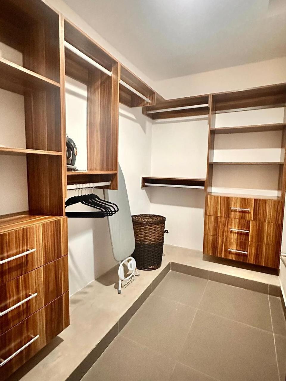 Modern And Comfortable Townhouse Сasa de vacaciones Mérida
